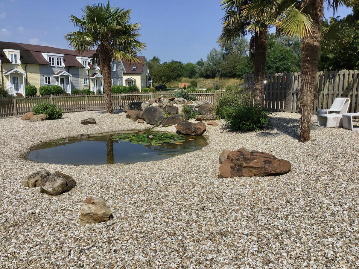 'That One' Our Cotswold Lakeside Lodge Cirencester Exterior foto